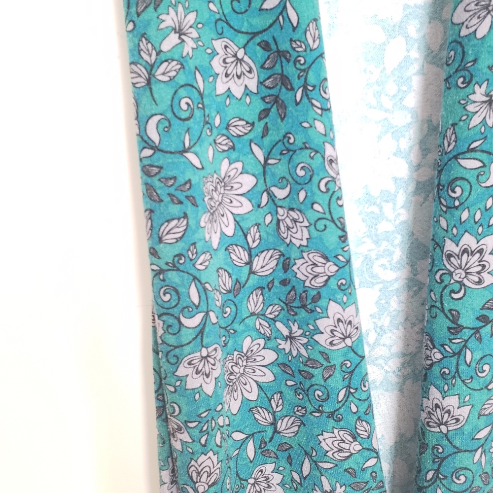 Lularoe Floral Pattern Throwover - image 2